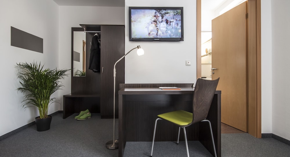 Standard Double or Twin Room - Photo 3