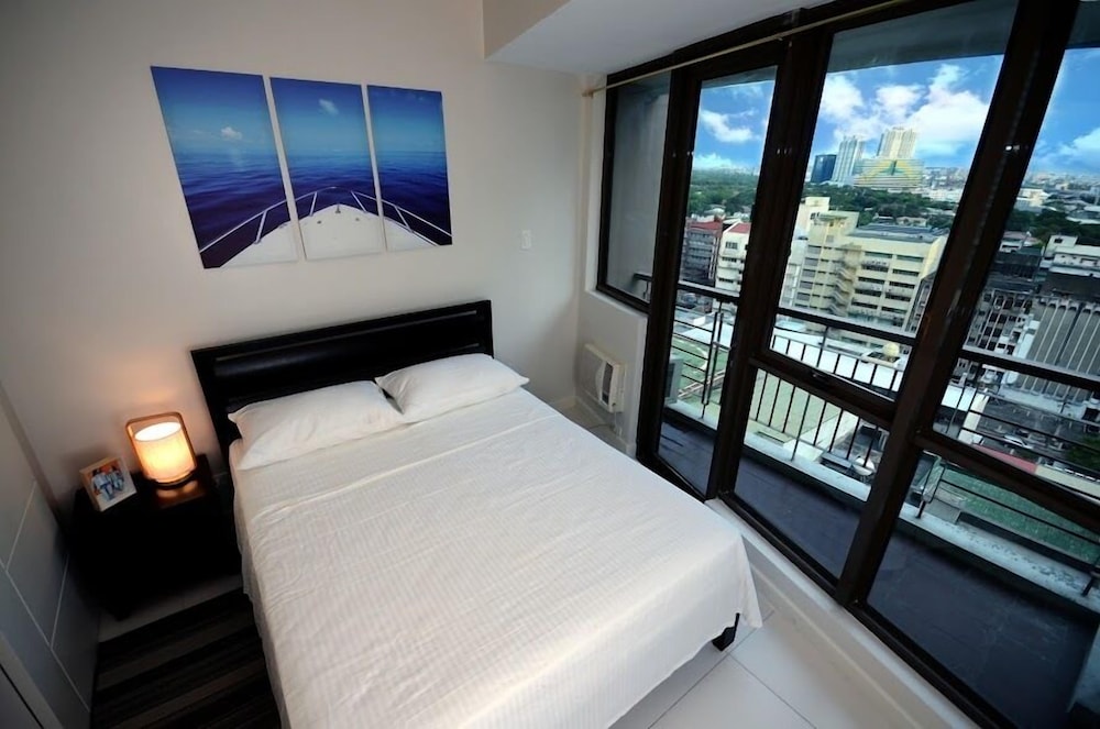Superior 1BR Apartment - Photo 5