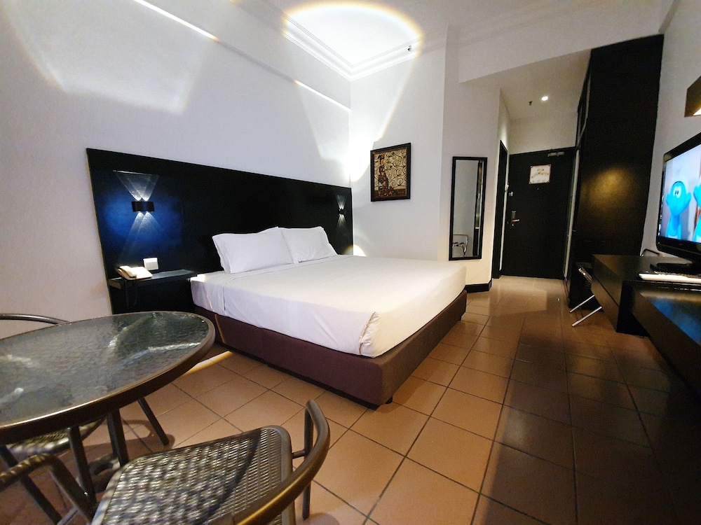 Deluxe Room - Photo 6