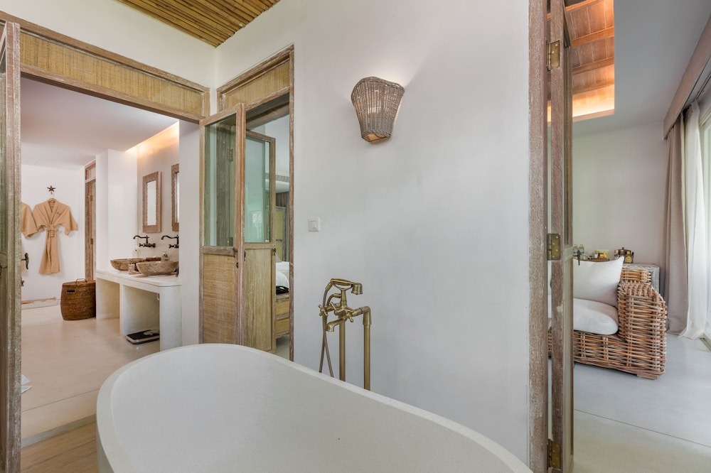 Suite - Photo 8