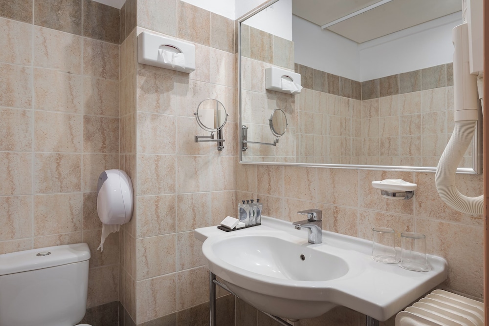 Twin Room - Photo 4