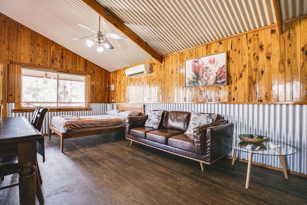 Deluxe Cabin, Non Smoking, River View photo 3