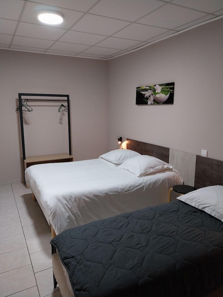 Basic Triple Room, Non Smoking photo 3