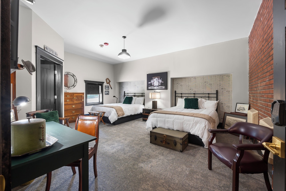 Standard Room, 2 Queen Beds, Non Smoking, Private Bathroom