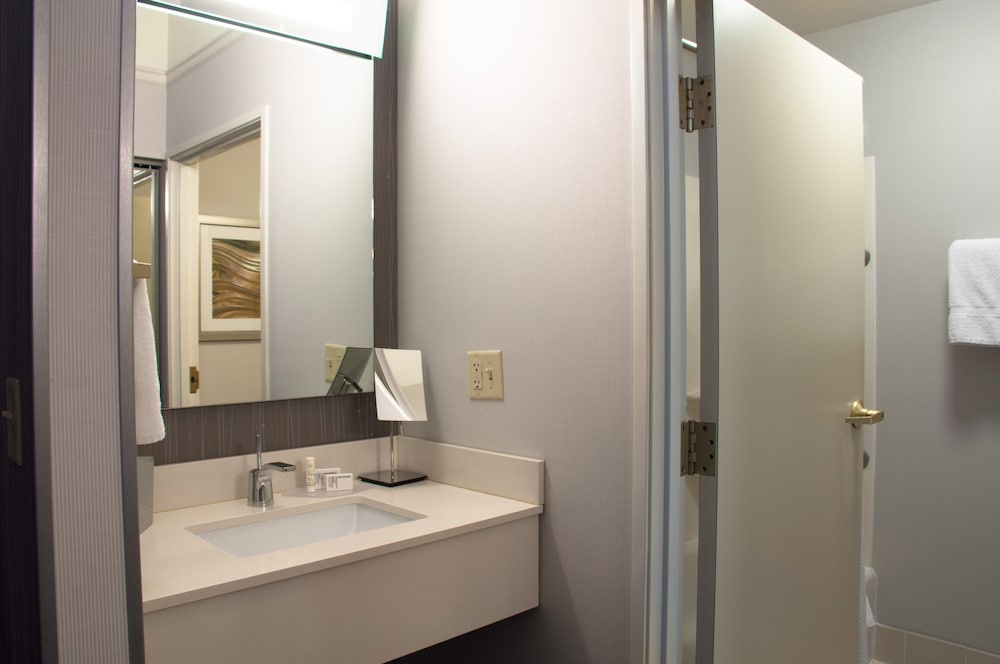 Room, 2 Queen Beds - Photo 6