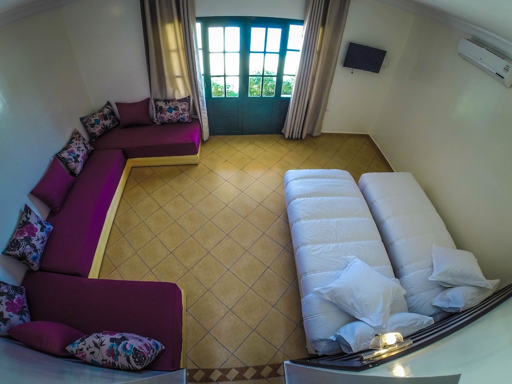 Comfort Double or Twin Room, 1 King Bed, Accessible, Pool View photo 3