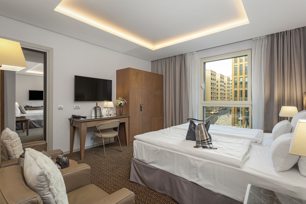 Family Suite, 2 Bedrooms, 2 Bathrooms thumbnail 6