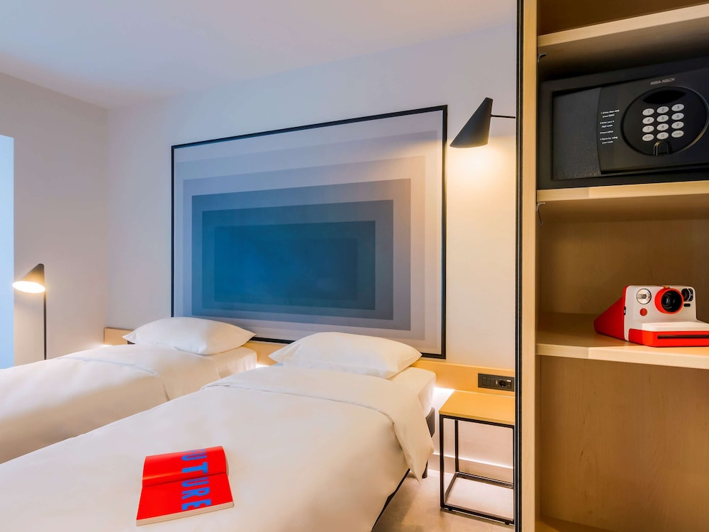 Standard Room, 2 Twin Beds - Photo 8