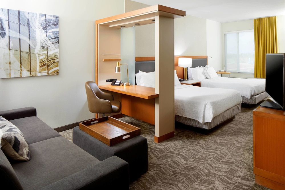 Suite, 1 Bedroom (Mobility/Hearing Accessible, Tub) - Photo 3
