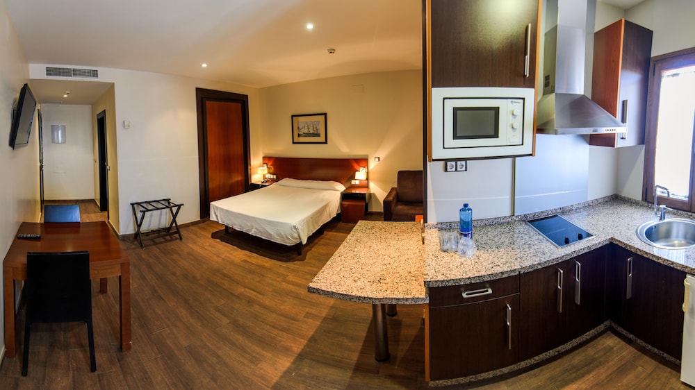 Standard Double Room - Photo 8