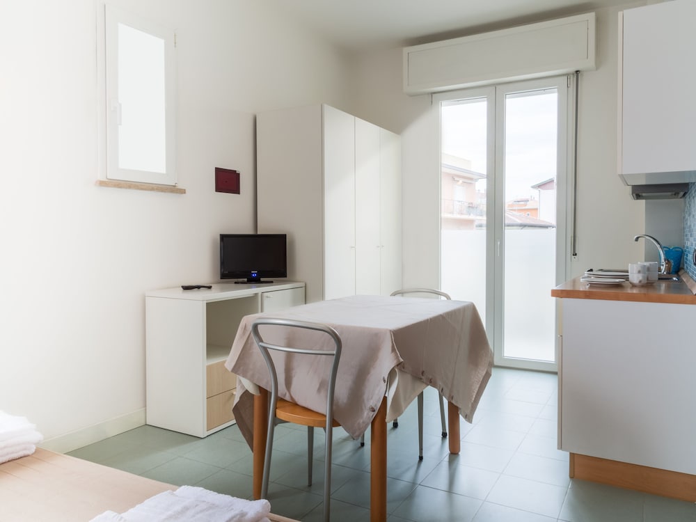 Studio (2 Adults)