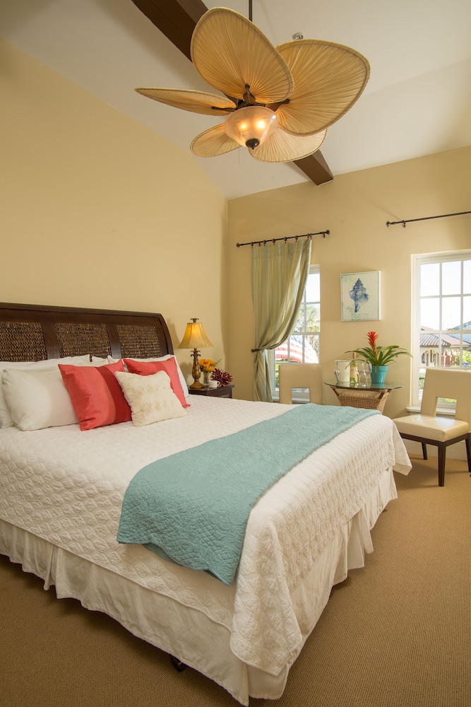 Standard Suite, 1 King Bed, Refrigerator, Bay View photo 1