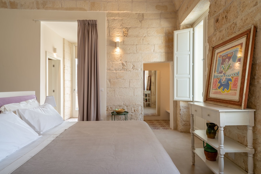 Suite, City View