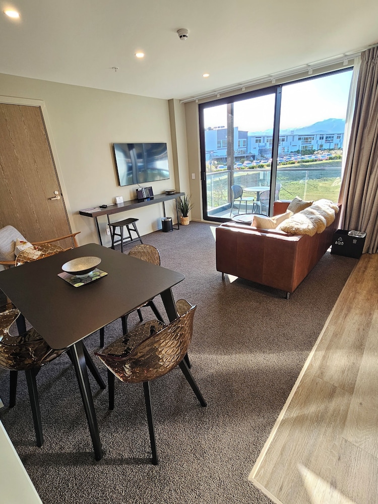 Superior Apartment, 2 Bedrooms, Balcony, Mountain View