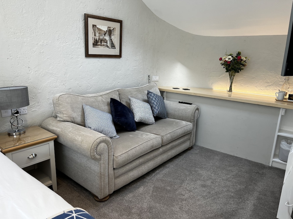 Superior Room, 1 King Bed, Ensuite (Room 11, 1st Floor, Front Superior) photo 3