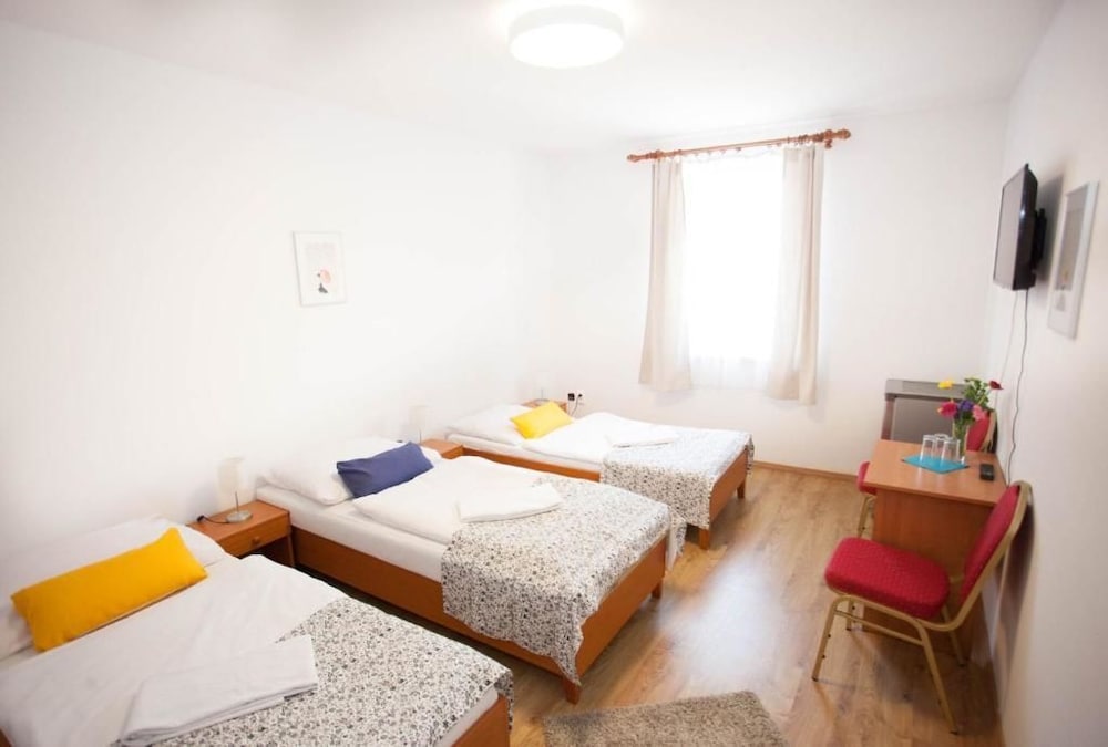 Basic Triple Room - Photo 1