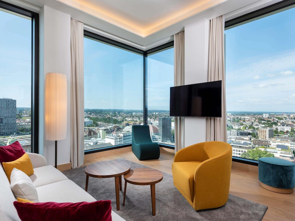 Suite, 1 King Bed (High Floor) - Photo 4