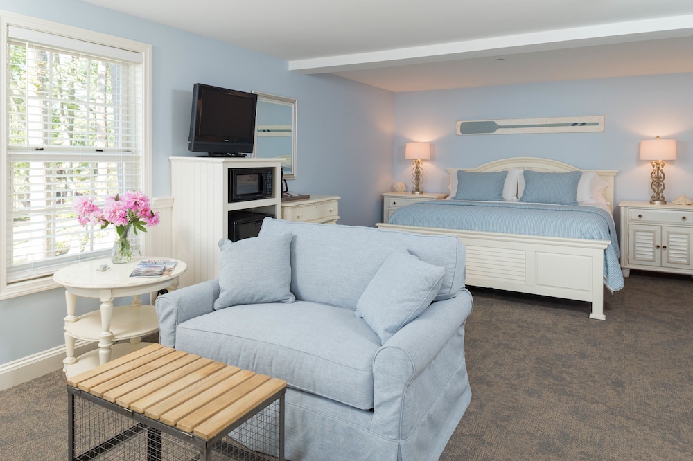 Deluxe Room, 1 King Bed with Sofa bed, Refrigerator & Microwave, River View