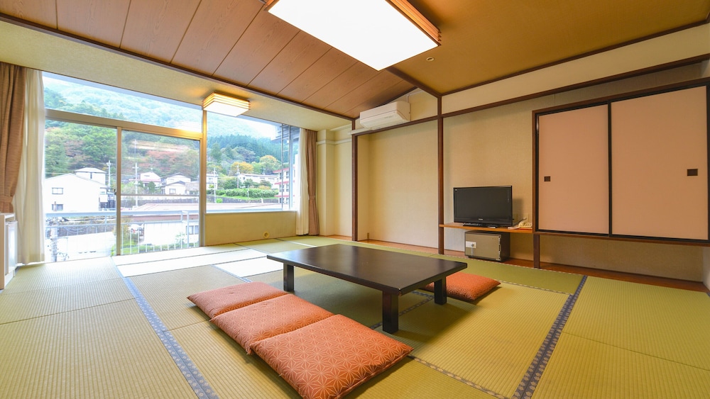 Japanese-Style Family Room Or Family Room With Tatami L (Room & View Unselectable), Non Smoking