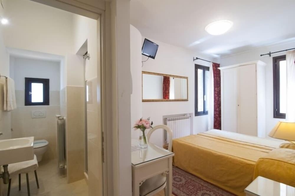 Standard Triple Room, City View photo 3