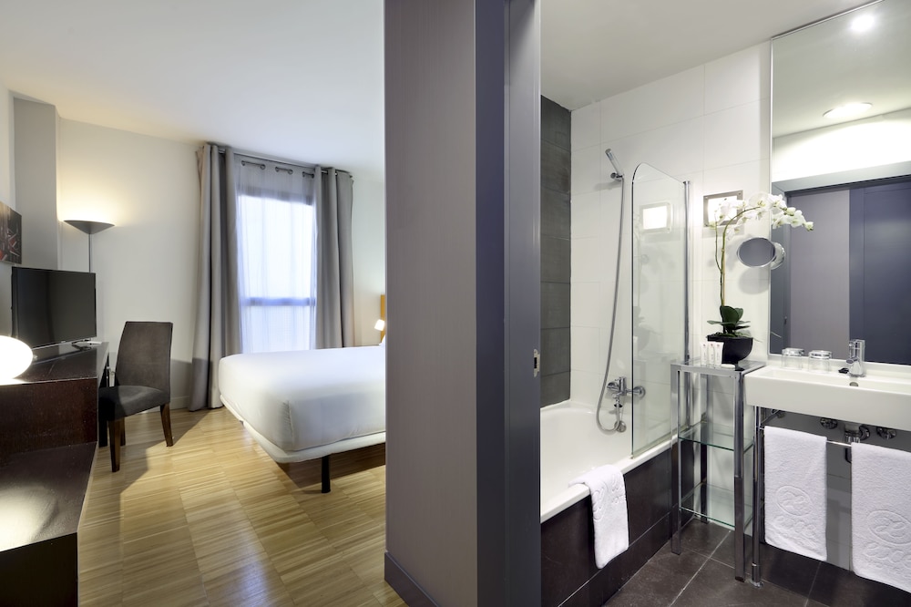 Double or Twin Room - Photo 2