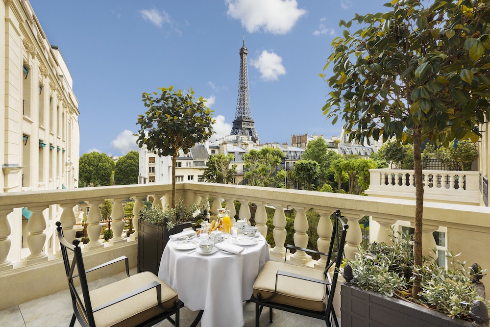 Terrace Suite, 1 King Bed thumbnail 6