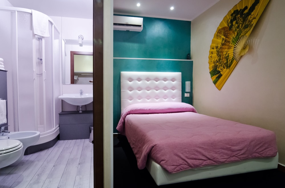 Standard Double Room - Photo 6