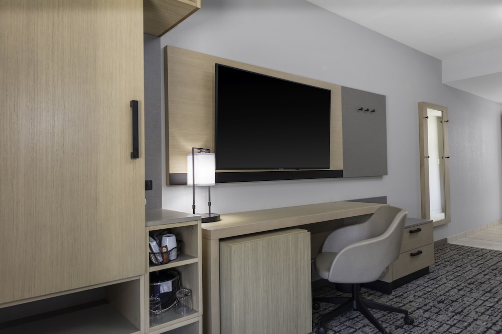 Room, Multiple Beds, Accessible, Bathtub photo 3