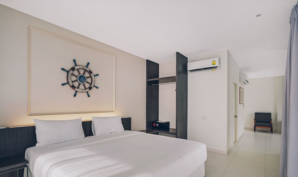 Premier Deluxe Suite with Balcony photo 3