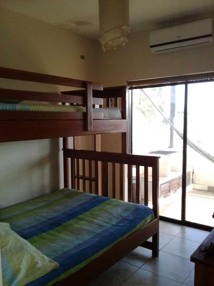 Luxury Villa, 4 Bedrooms, Shared Bathroom, Beachfront photo 1