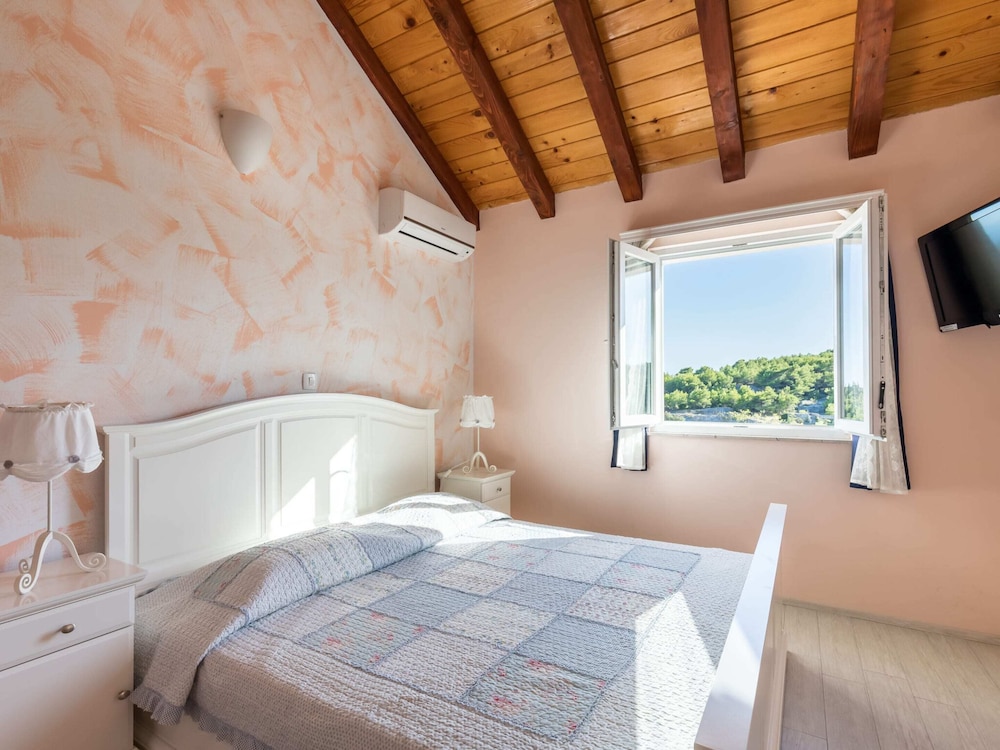 Villa photo 2