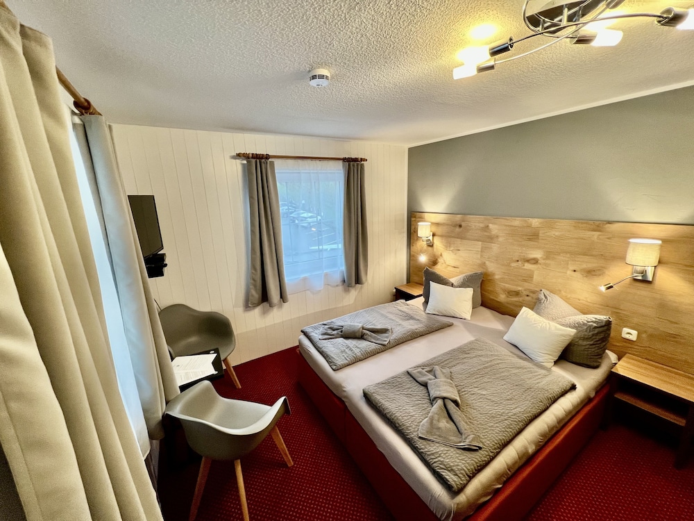 Basic Double Roomm ( extrabed)