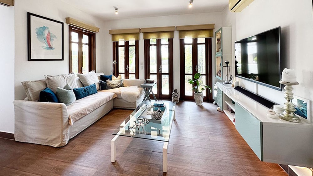 Villa photo 1