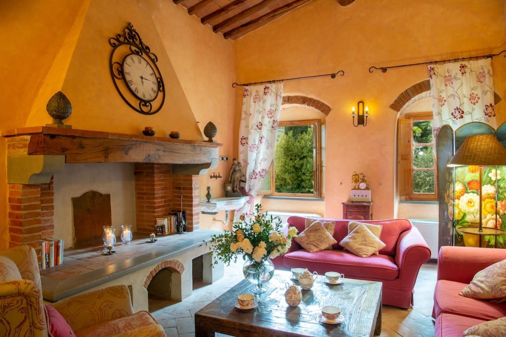 Villa, Smoking photo 1