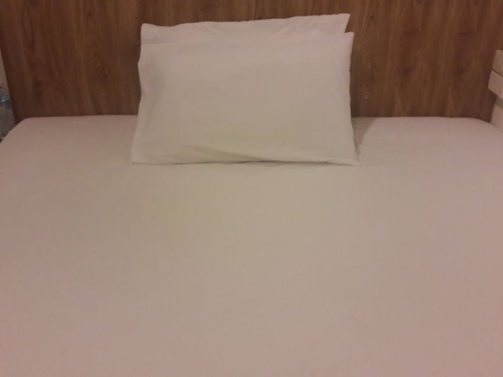 Single Bed Ensuite (6Ft Bed, No Window) photo 3