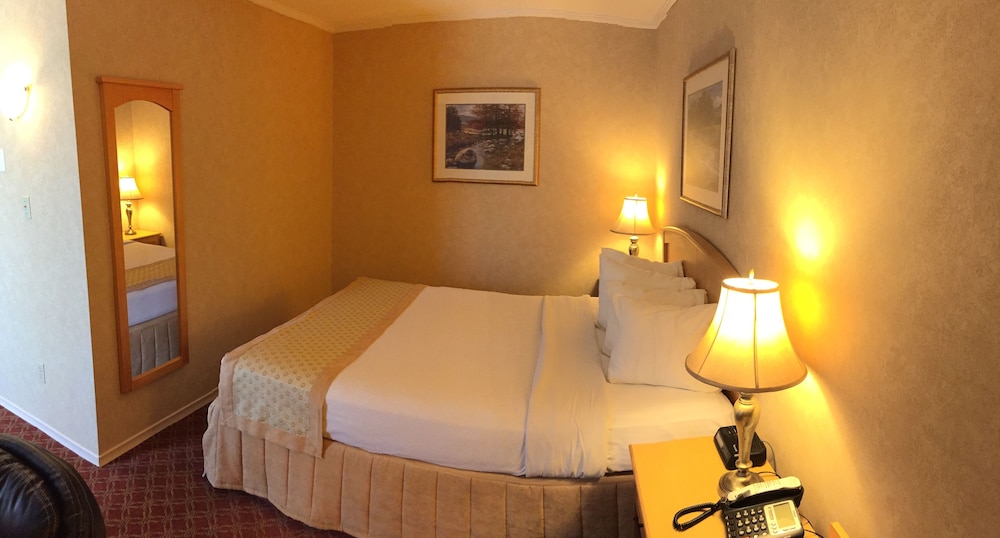 Standard Room, 1 Queen Bed photo 2