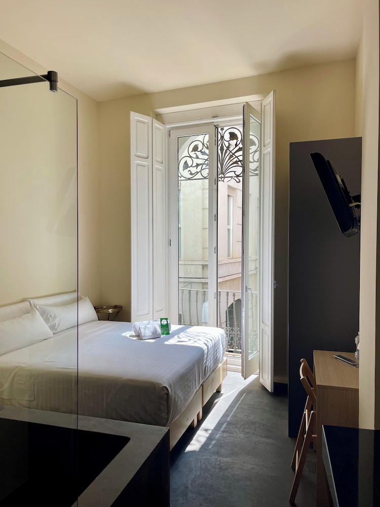 Superior Double Room, City View - Photo 4