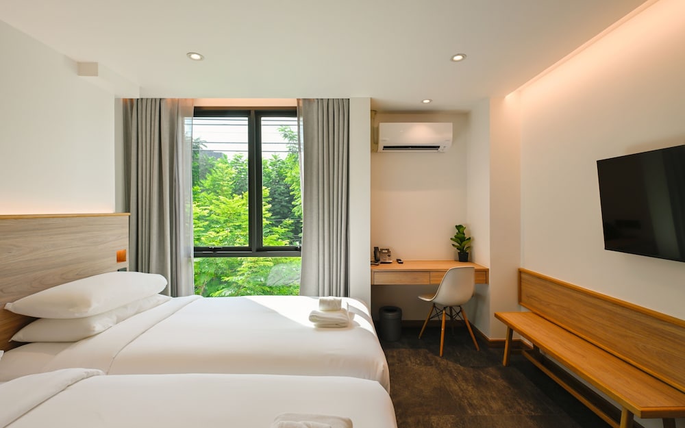 Standard Room, 2 Twin Beds, Private Bathroom, City View