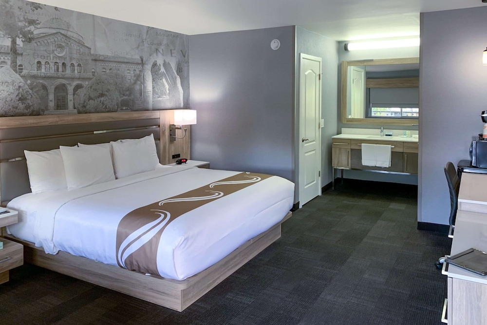 Standard Room, 1 King Bed, Non Smoking - Photo 2