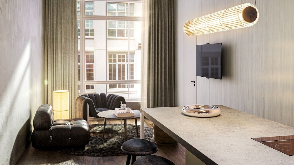 Superior Studio Suite, 1 King Bed with Sofa bed, Non Smoking, City View