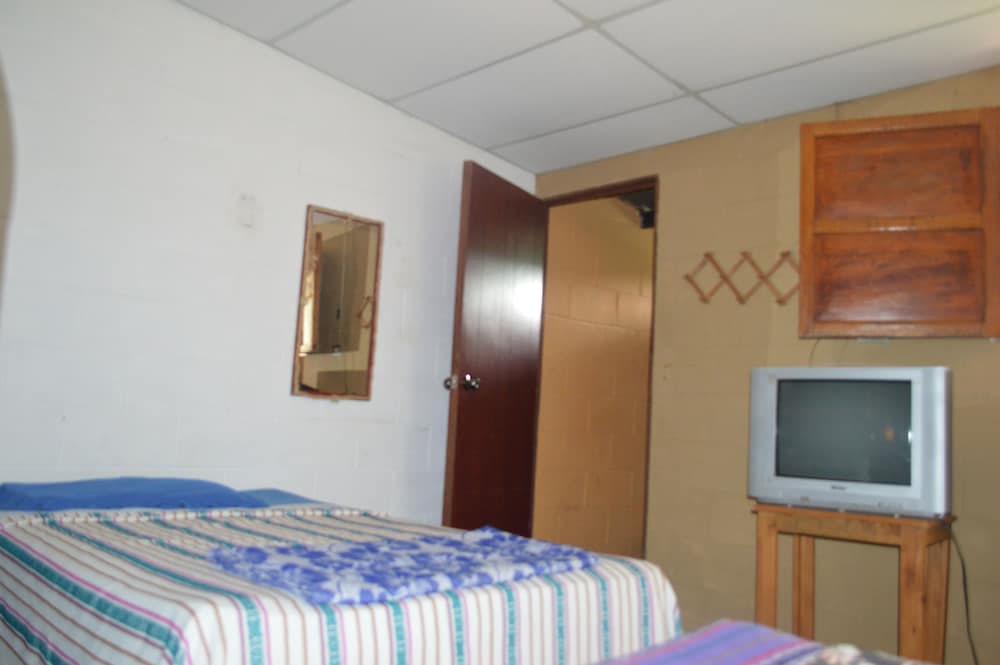 Basic Triple Room, 5 Bedrooms, Non Smoking photo 1