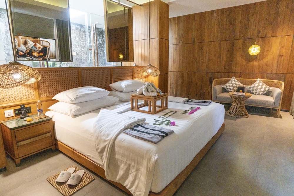 Grand Smart 1 Bedroom Villa with Private Pool & Hot Tub - Photo 2