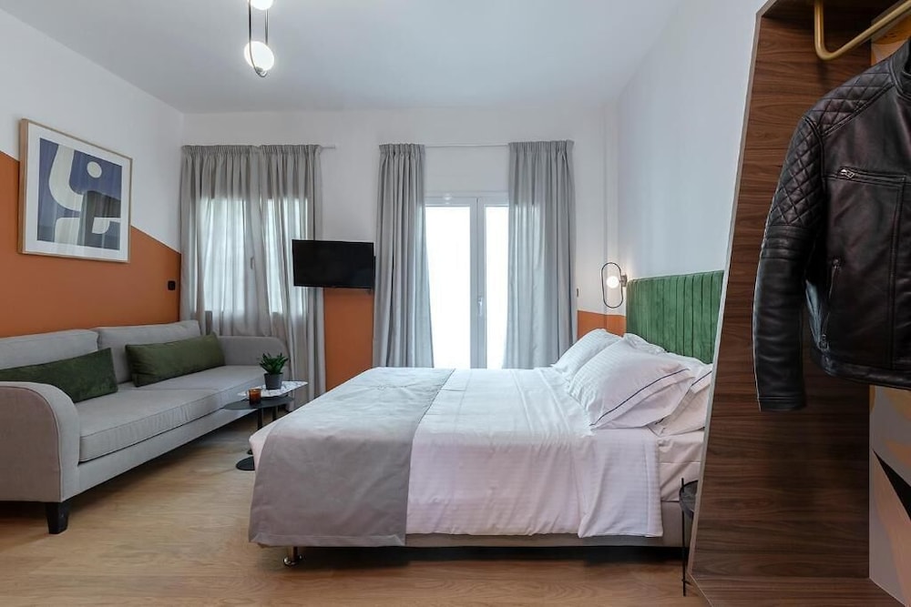 King Studio with Sofa Bed