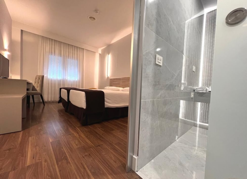 Premium Twin Room, 1 Bedroom photo 2