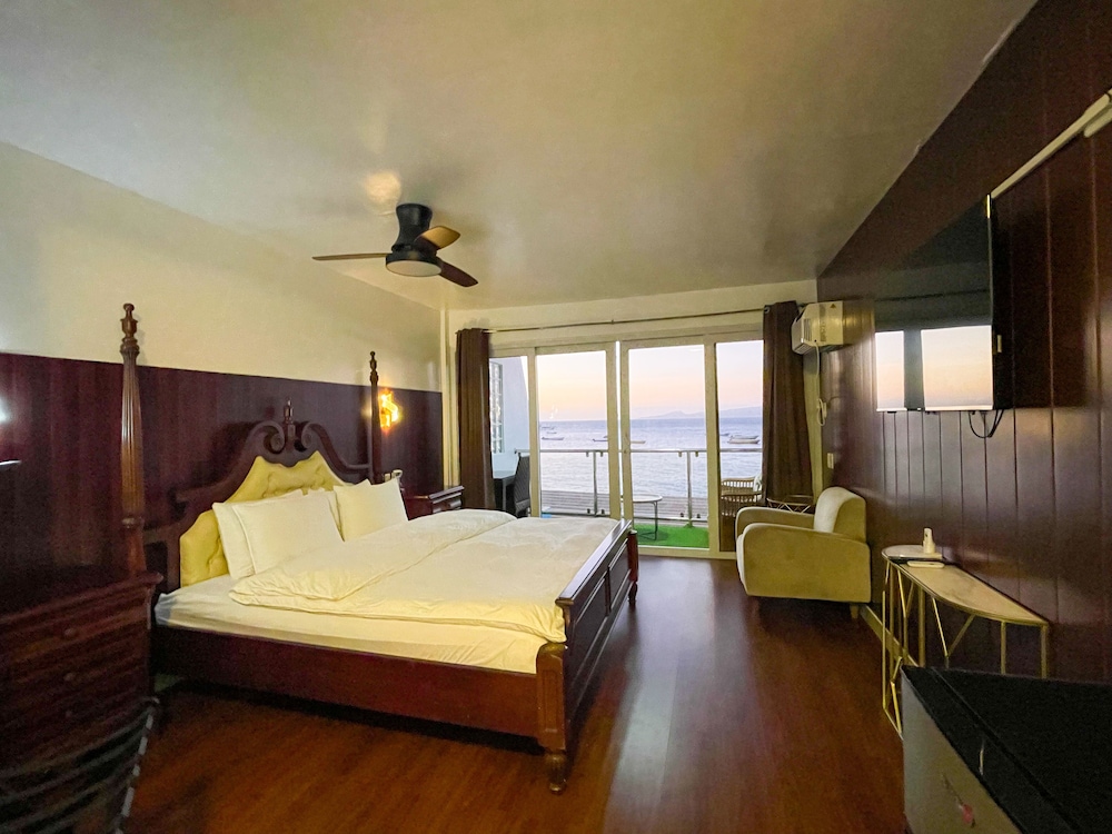 VIP Deluxe Sea View photo 1