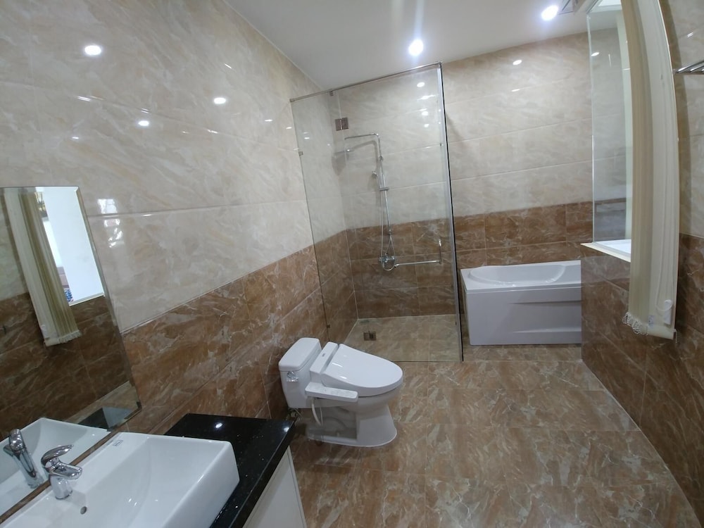 Deluxe Double Room, 2 Queen Beds photo 3