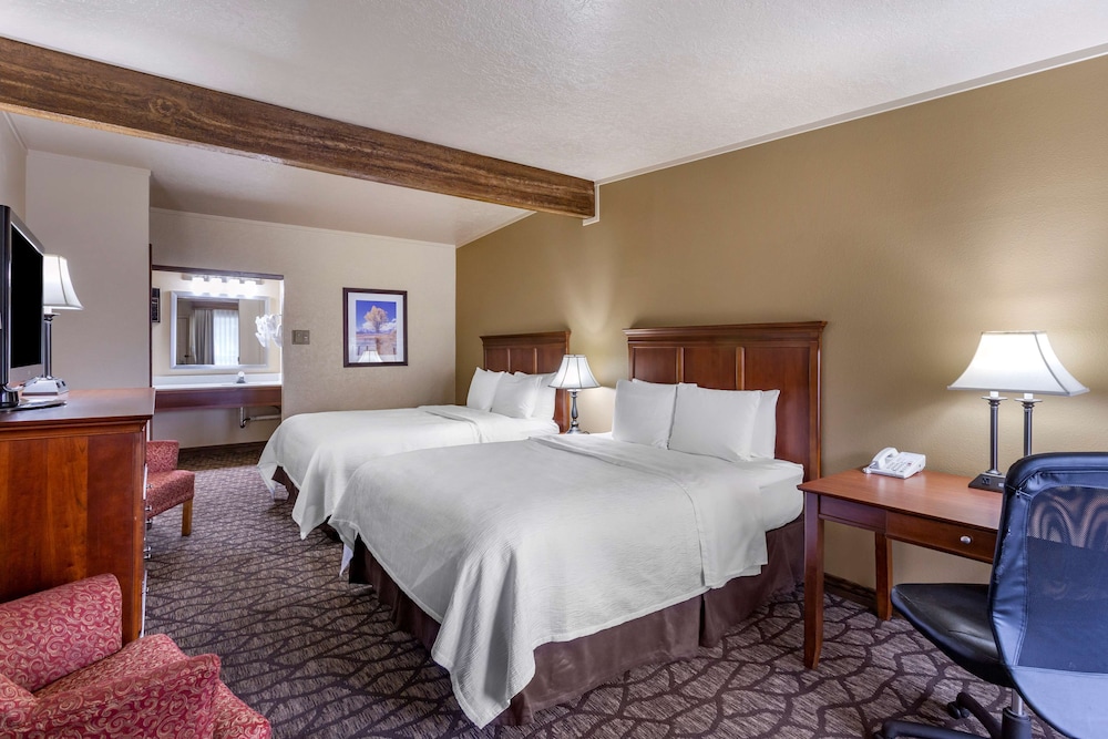 Standard Room, 2 Queen Beds, Non Smoking, Microwave