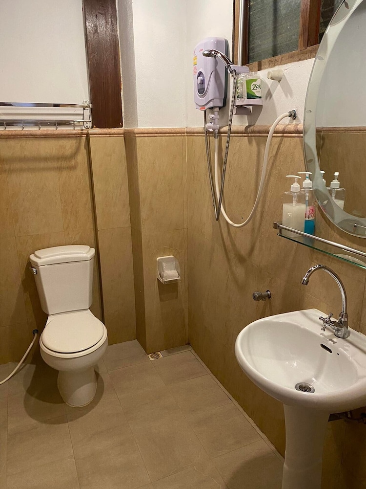 Basic Twin Room - Photo 4