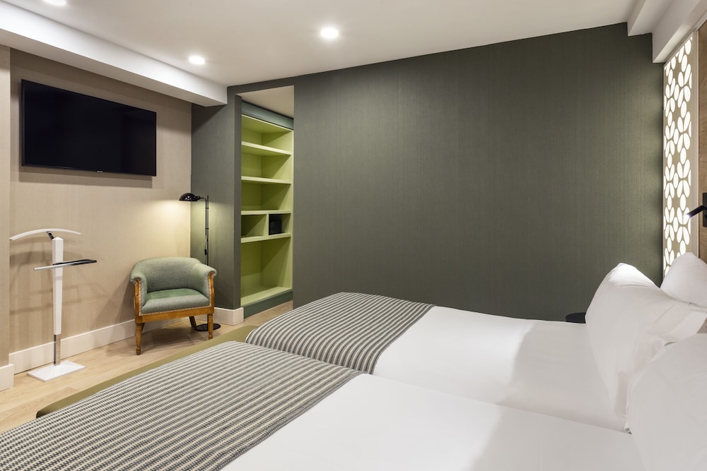 Suite (Patio | Spa Access)
