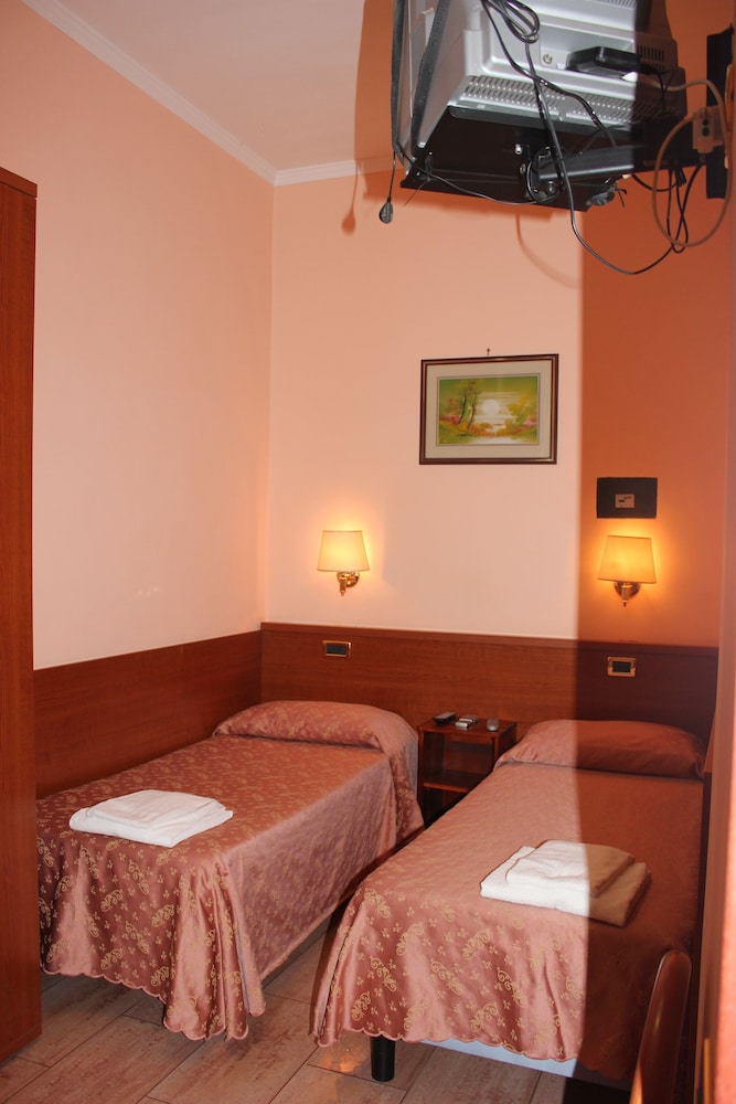 Standard Twin Room, 1 Bedroom, Private Bathroom photo 1